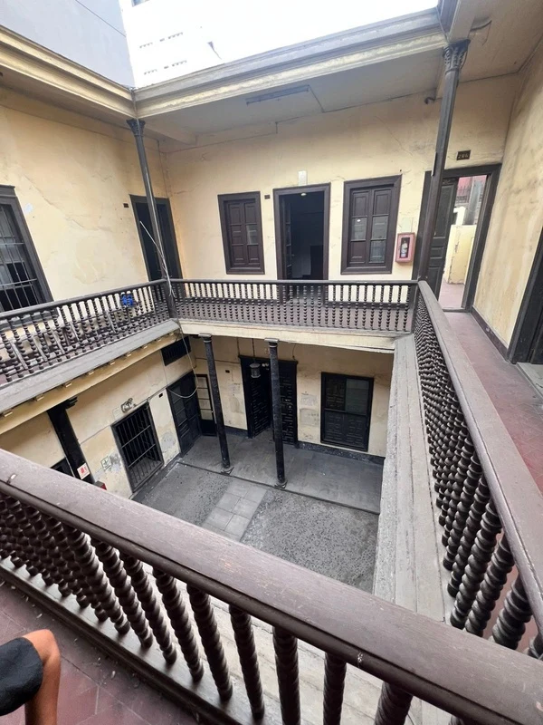 Patio actual de Casa Astete visto desde su galería superior
